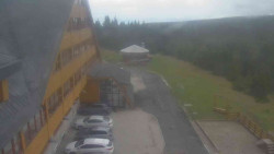 Parkoviště a hlavní vchod