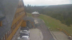 Parkoviště a hlavní vchod