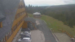 Parkoviště a hlavní vchod