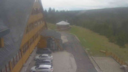 Parkoviště a hlavní vchod