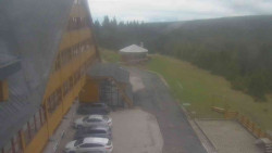 Parkoviště a hlavní vchod