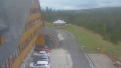 Parkoviště a hlavní vchod