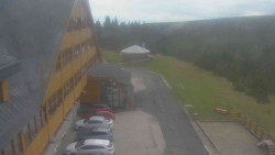 Parkoviště a hlavní vchod