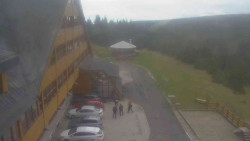 Parkoviště a hlavní vchod