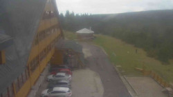Parkoviště a hlavní vchod
