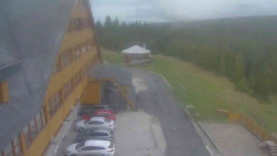 Parkoviště a hlavní vchod