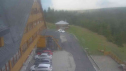 Parkoviště a hlavní vchod