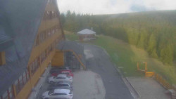 Parkoviště a hlavní vchod