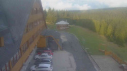 Parkoviště a hlavní vchod
