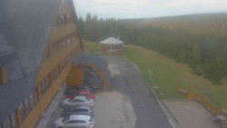 Parkoviště a hlavní vchod