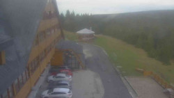 Parkoviště a hlavní vchod