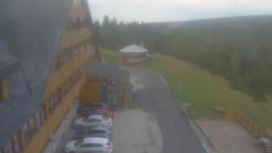 Parkoviště a hlavní vchod