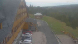 Parkoviště a hlavní vchod