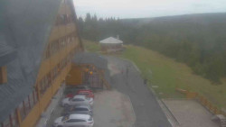 Parkoviště a hlavní vchod