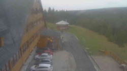 Parkoviště a hlavní vchod