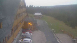 Parkoviště a hlavní vchod