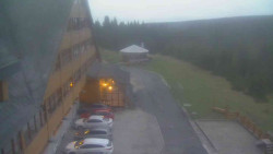 Parkoviště a hlavní vchod