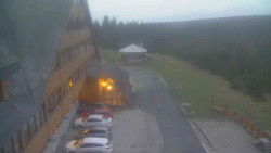Parkoviště a hlavní vchod