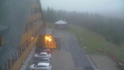 Parkoviště a hlavní vchod