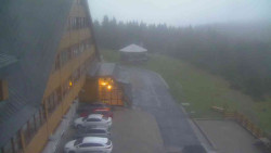 Parkoviště a hlavní vchod