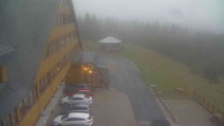 Parkoviště a hlavní vchod