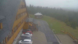 Parkoviště a hlavní vchod