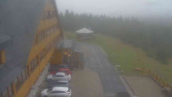 Parkoviště a hlavní vchod
