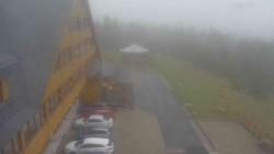 Parkoviště a hlavní vchod