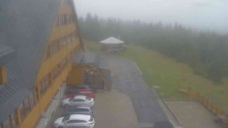 Parkoviště a hlavní vchod