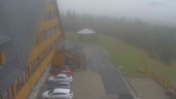 Parkoviště a hlavní vchod