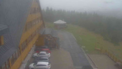 Parkoviště a hlavní vchod