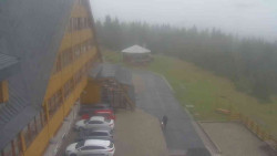 Parkoviště a hlavní vchod