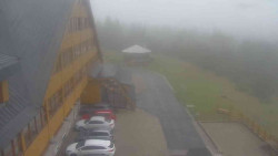 Parkoviště a hlavní vchod