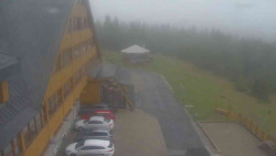 Parkoviště a hlavní vchod