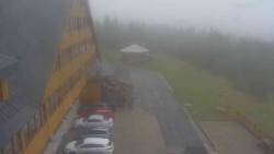 Parkoviště a hlavní vchod