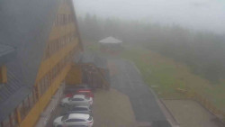 Parkoviště a hlavní vchod