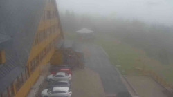 Parkoviště a hlavní vchod
