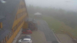 Parkoviště a hlavní vchod