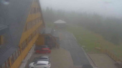 Parkoviště a hlavní vchod