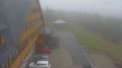 Parkoviště a hlavní vchod
