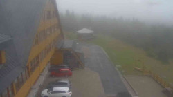 Parkoviště a hlavní vchod