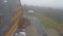 Parkoviště a hlavní vchod