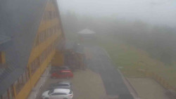 Parkoviště a hlavní vchod