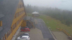 Parkoviště a hlavní vchod