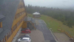 Parkoviště a hlavní vchod