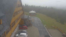 Parkoviště a hlavní vchod
