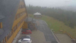 Parkoviště a hlavní vchod