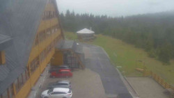 Parkoviště a hlavní vchod