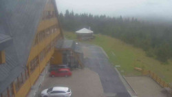 Parkoviště a hlavní vchod
