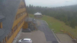 Parkoviště a hlavní vchod